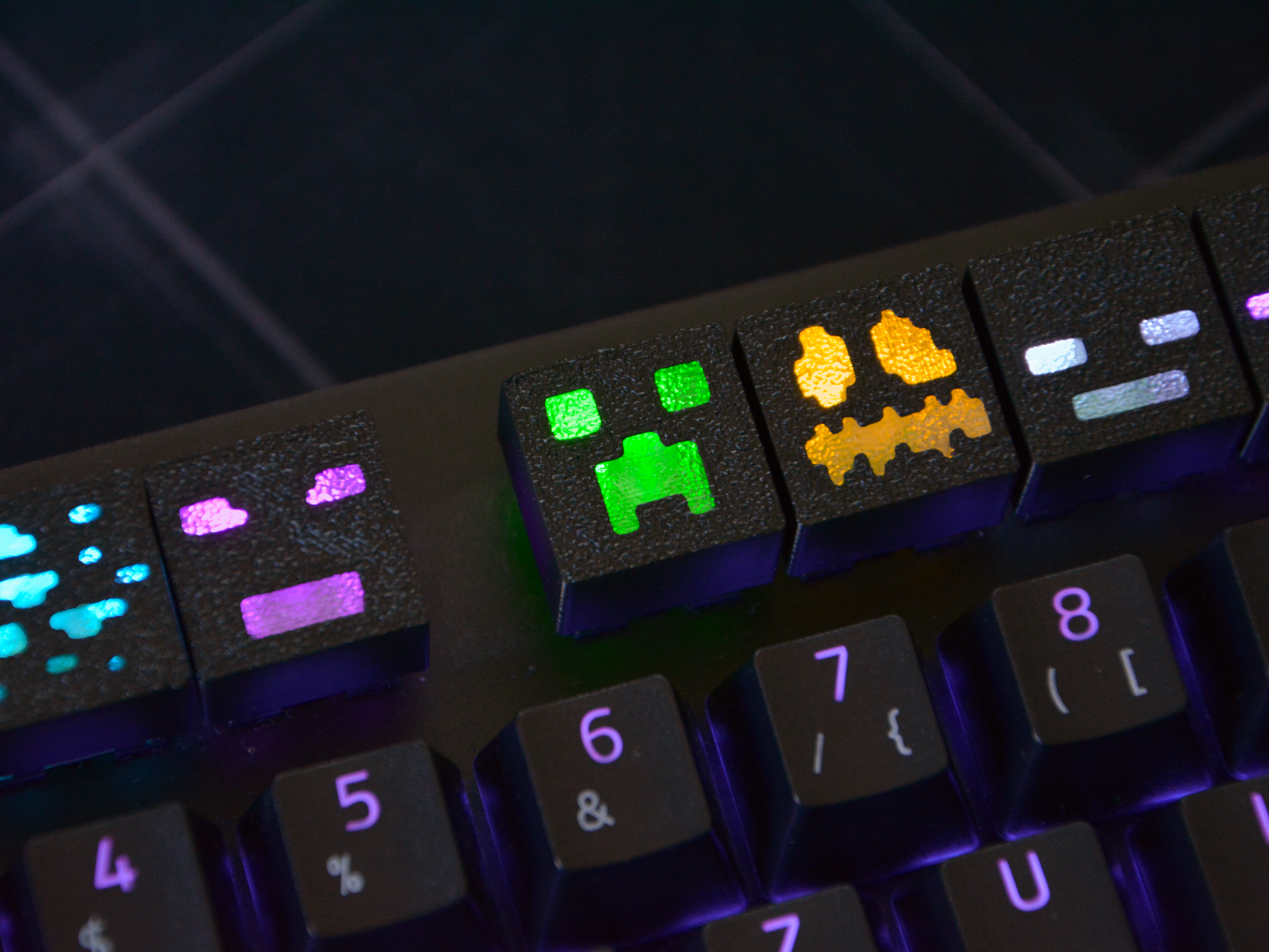 ELISO Pixel Mob Keycaps Set (8 Pieces)