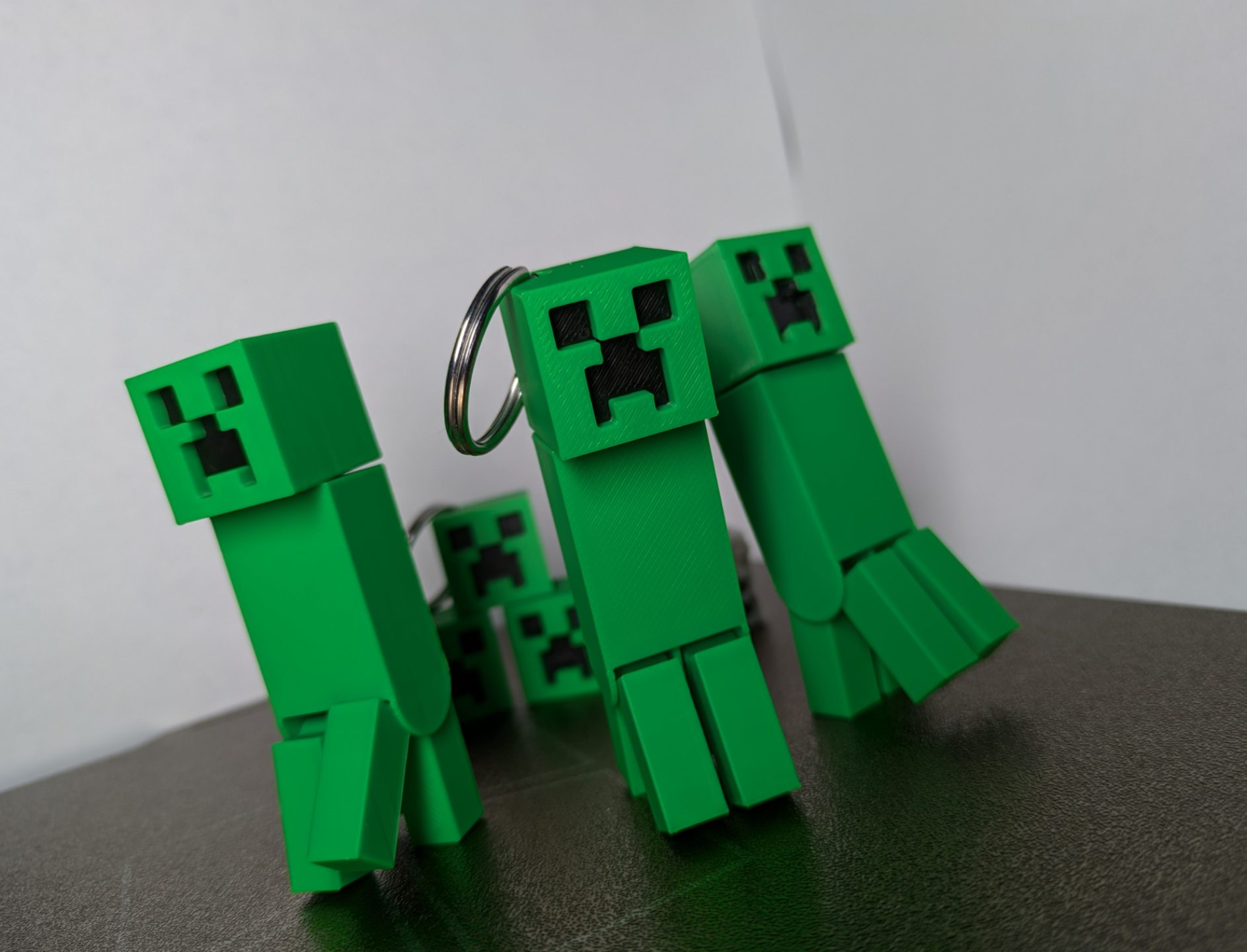ELISO Pixel Creeper Flex Toy
