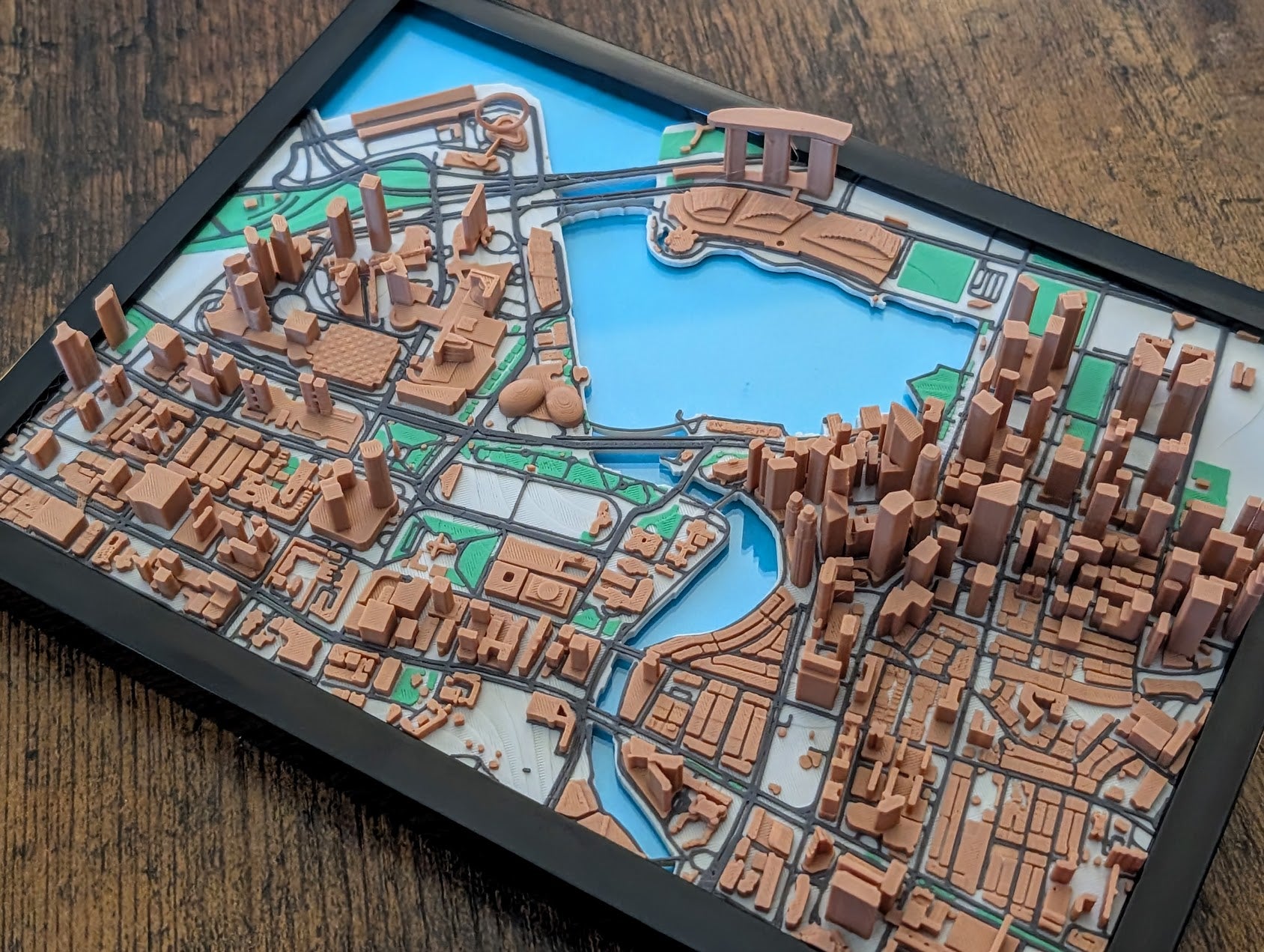 ELISO Skyline Miniature Display