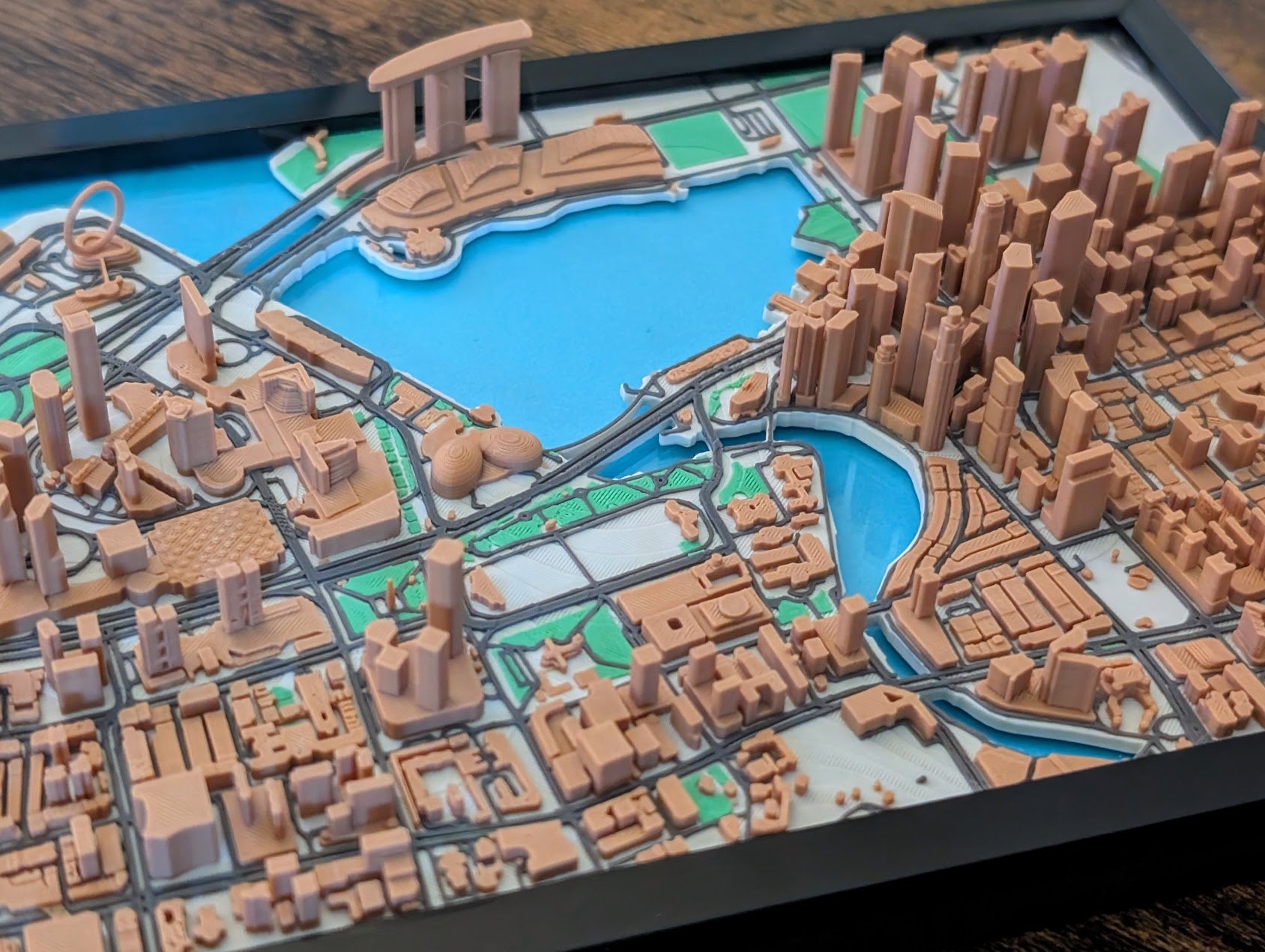 ELISO Skyline Miniature Display